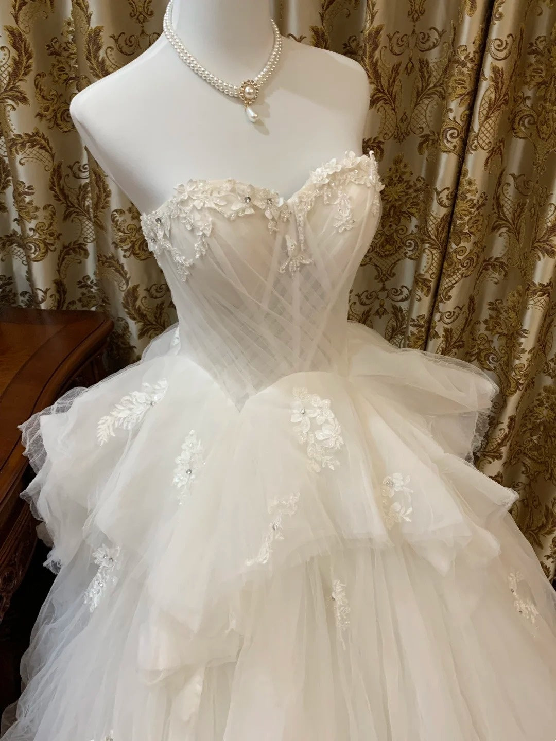 Wunderschönes Hochzeitskleid Weißes herzförmiges, plissiertes Tüll-Brautkleid D5389
