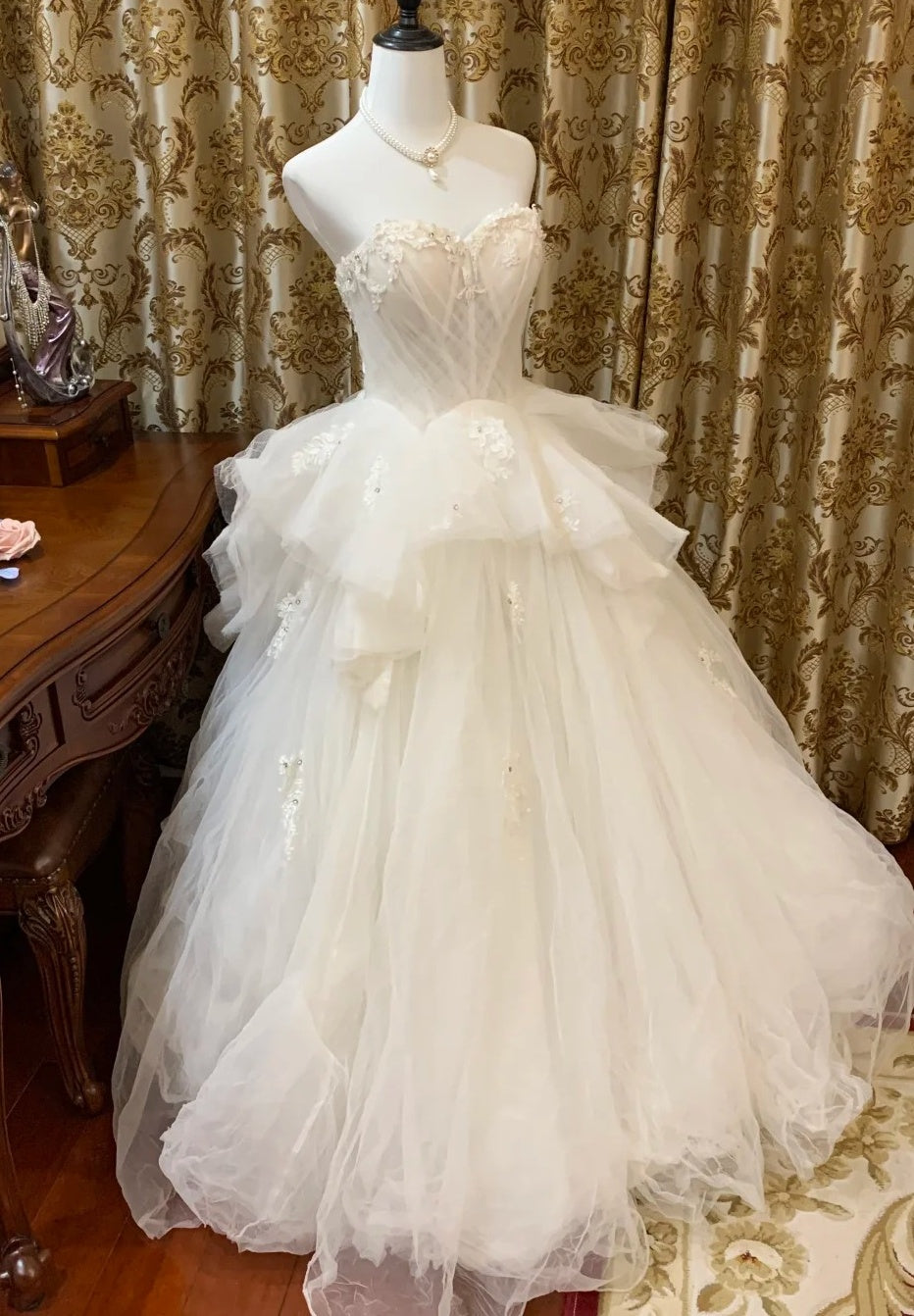 Wunderschönes Hochzeitskleid Weißes herzförmiges, plissiertes Tüll-Brautkleid D5389