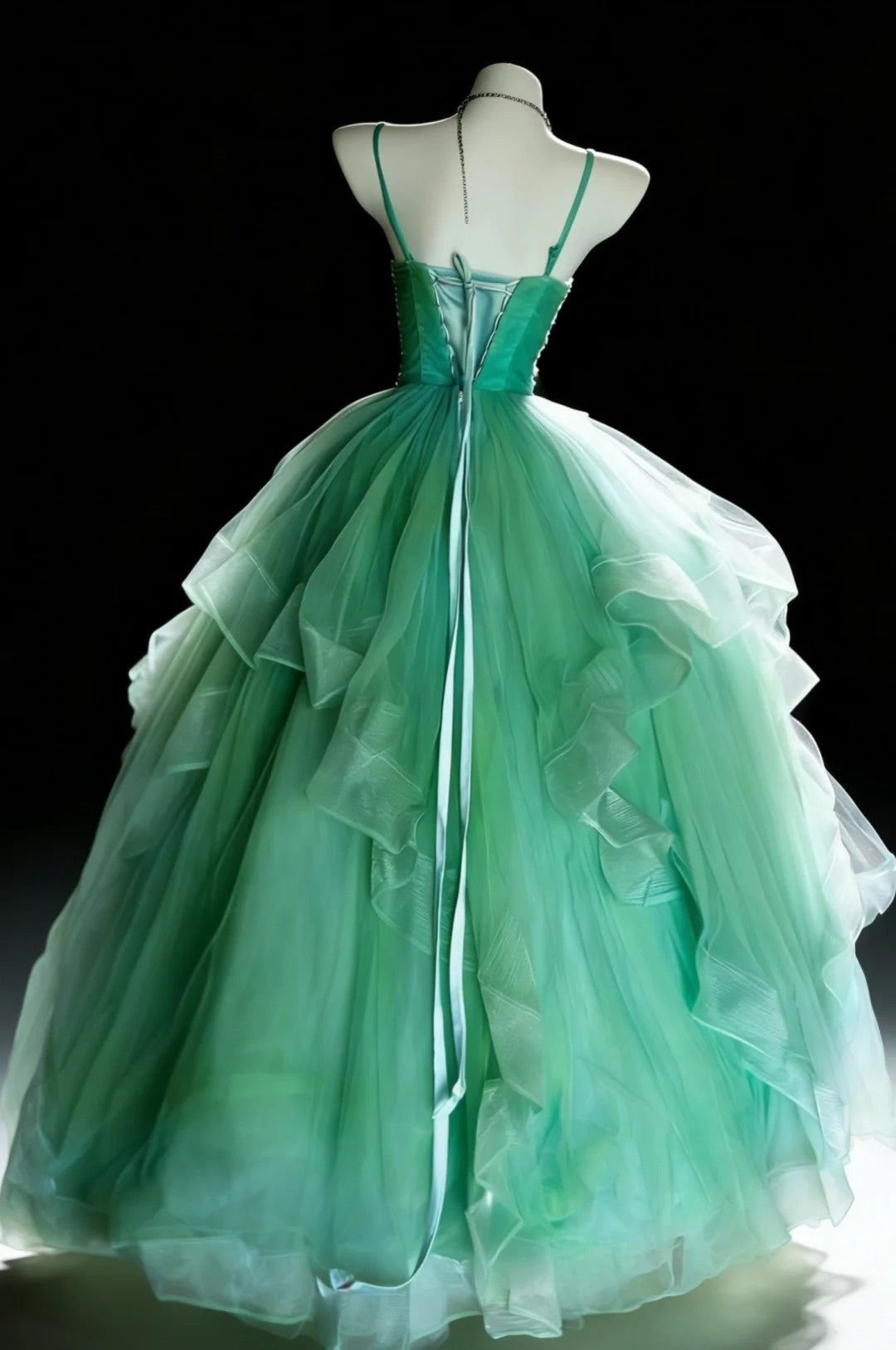 Nouvelle Robe de Bal Bretelles Fines Plissée en Tulle Robe de Soirée Robe de Quinceañera Robe de Bal d'Anniversaire       D5395