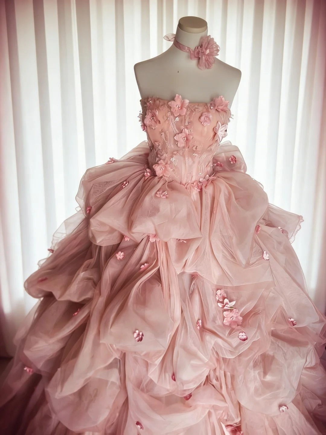 Wunderschönes Ballkleid Pink Trägerlos Plissiertes Blumenmuster Abendkleid Quinceanera-Kleid Geburtstags-Ballkleid D5397