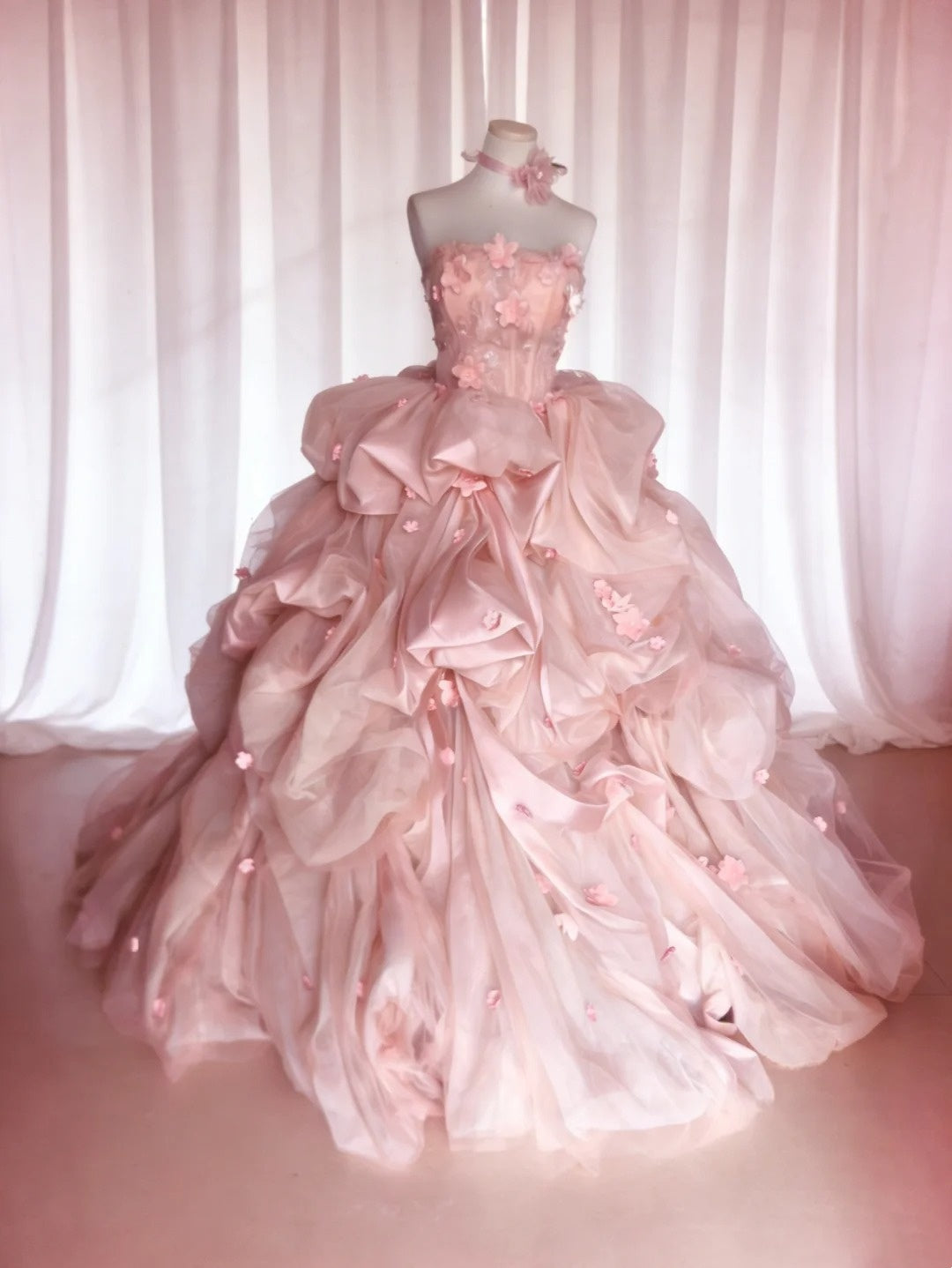 Wunderschönes Ballkleid Pink Trägerlos Plissiertes Blumenmuster Abendkleid Quinceanera-Kleid Geburtstags-Ballkleid D5397