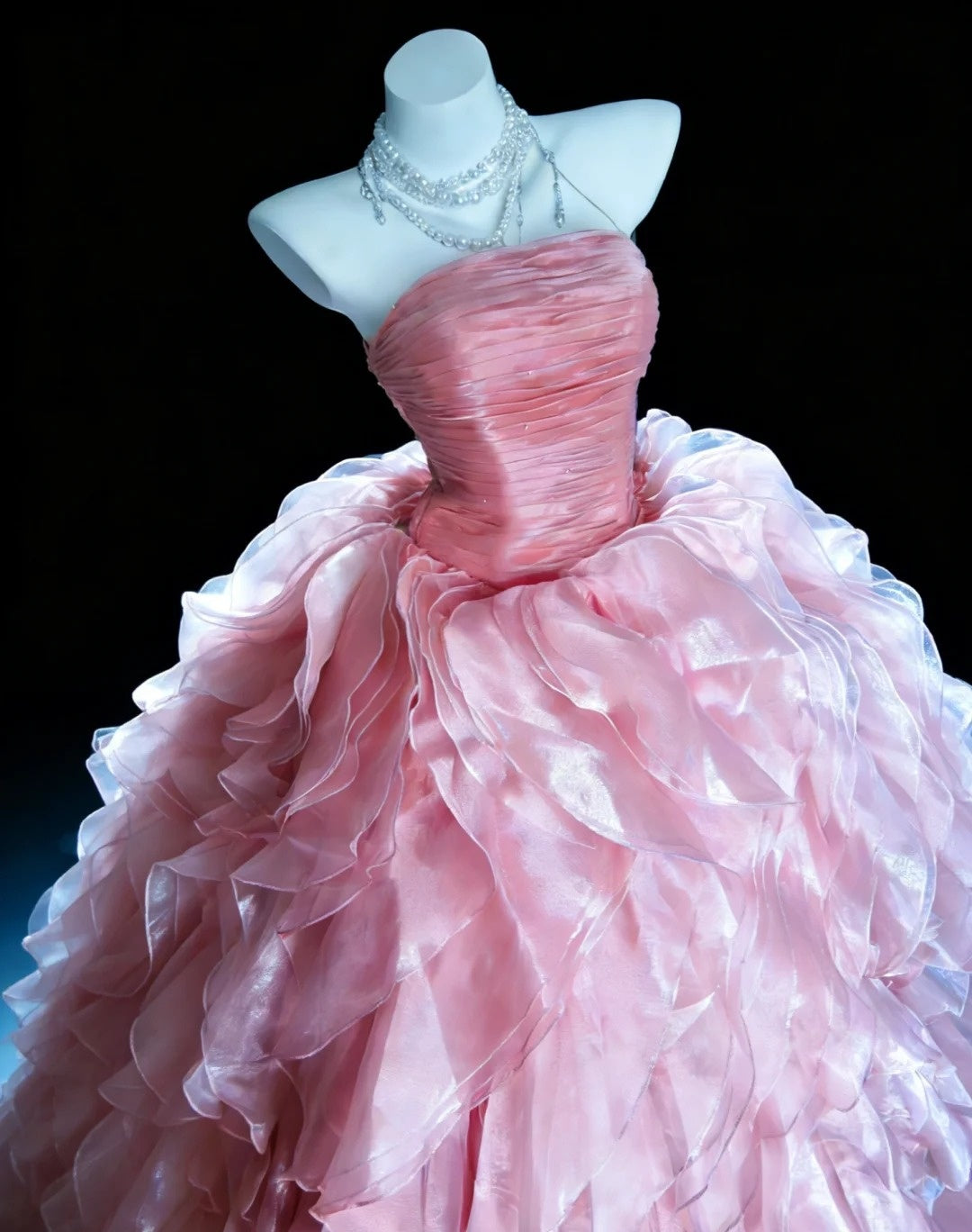 Süßes Ballkleid Trägerlos Rüschen Plissiertes Abendkleid Quinceanera Kleid Geburtstag Abschlussballkleid D5403