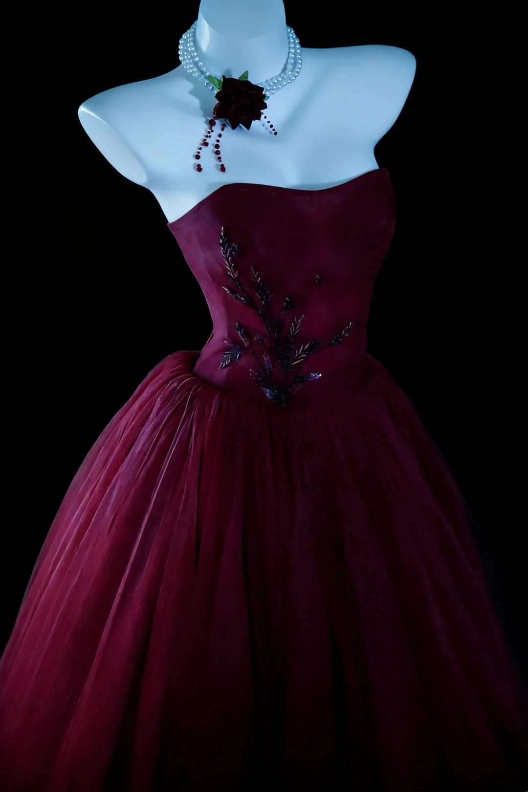 Charmantes Ballkleid Weinrot Trägerloses Tüll Plissiertes Abendkleid Quinceanera Kleid Geburtstag Abschlussballkleid D5408