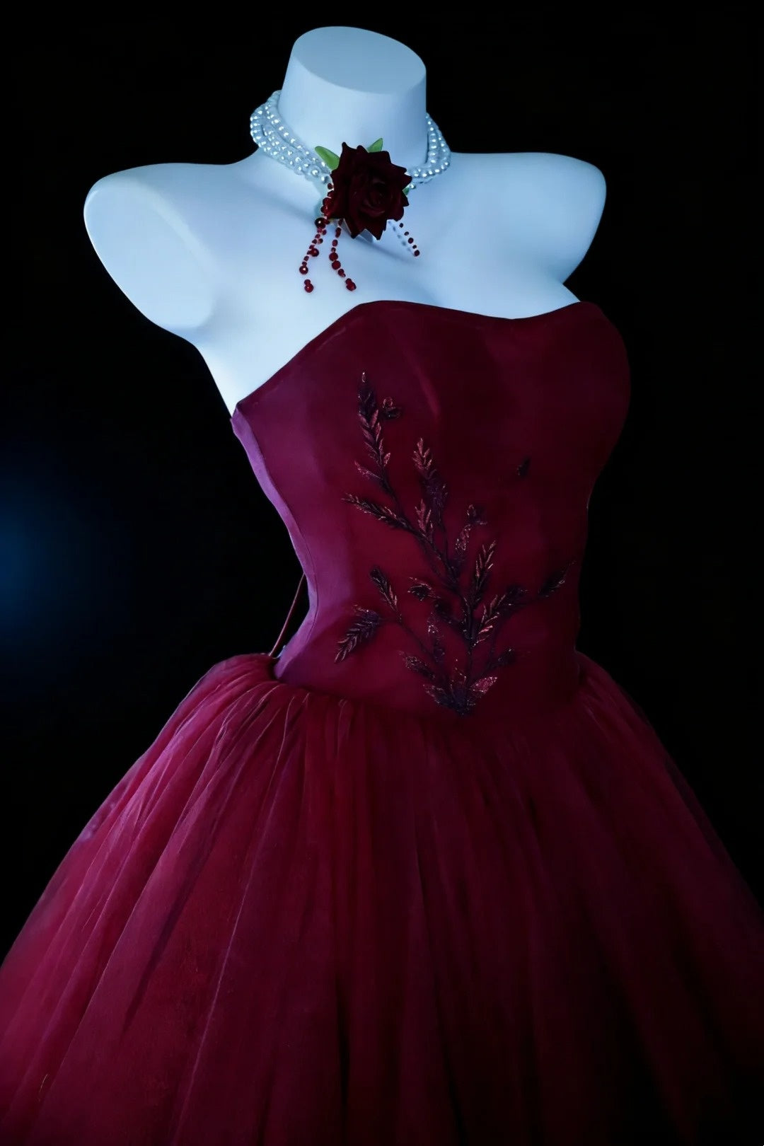 Charmantes Ballkleid Weinrot Trägerloses Tüll Plissiertes Abendkleid Quinceanera Kleid Geburtstag Abschlussballkleid D5408
