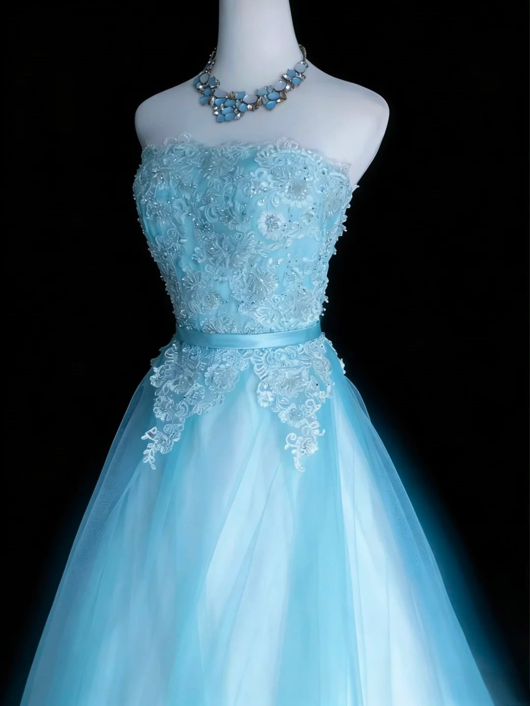 Hübsches Ballkleid Hellblau Trägerloses Plissiertes Tüll-Abendkleid Quinceanera-Kleid Geburtstag Abschlussballkleid D5416