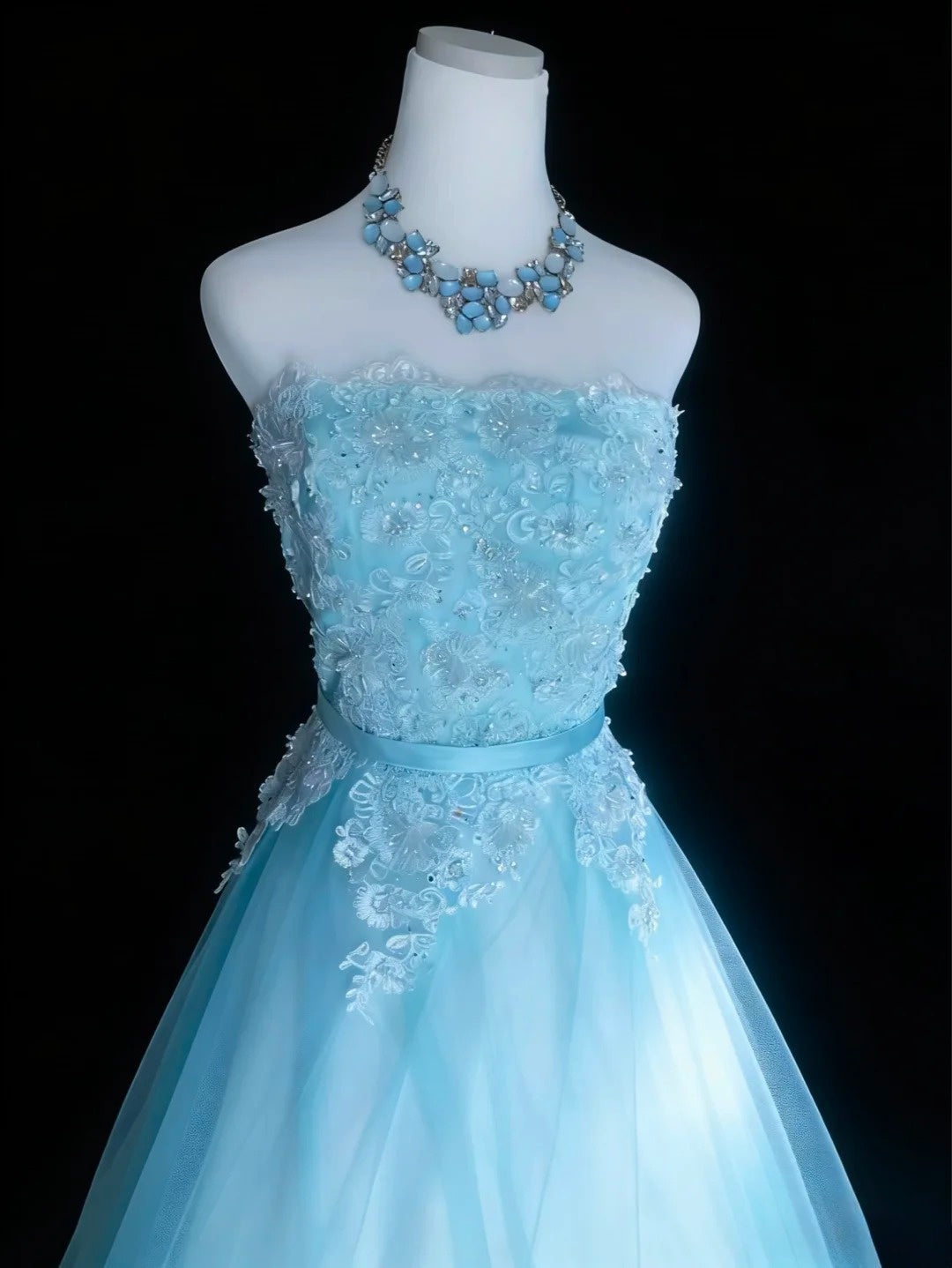 Hübsches Ballkleid Hellblau Trägerloses Plissiertes Tüll-Abendkleid Quinceanera-Kleid Geburtstag Abschlussballkleid D5416