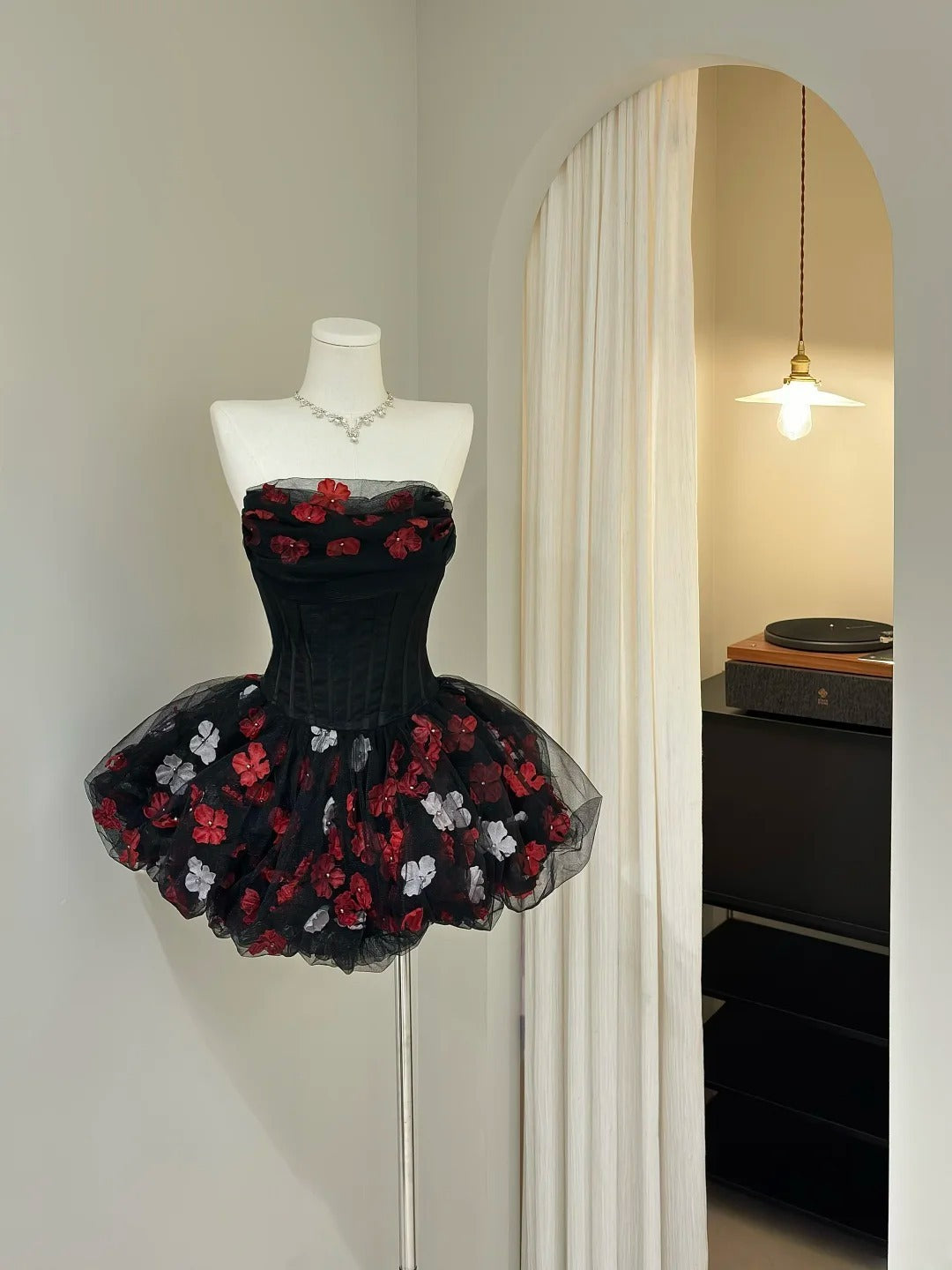 Stunning Homecoming Dress Black Strapless Tulle Floral Short Prom Dress Back to School Outfits Party Dress  D5430