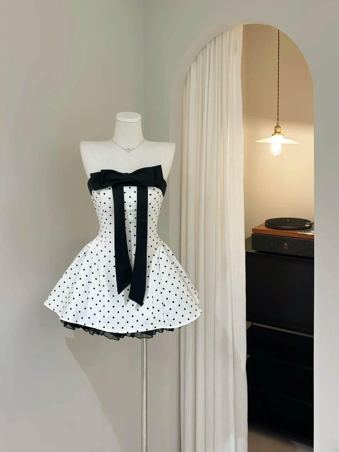 Kurzes Neckholder-Kleid mit Tupfen für den Abschlussball, Trägerloses Heimkehrkleid, Outfits für den Schulanfang, Cocktailkleid D5433