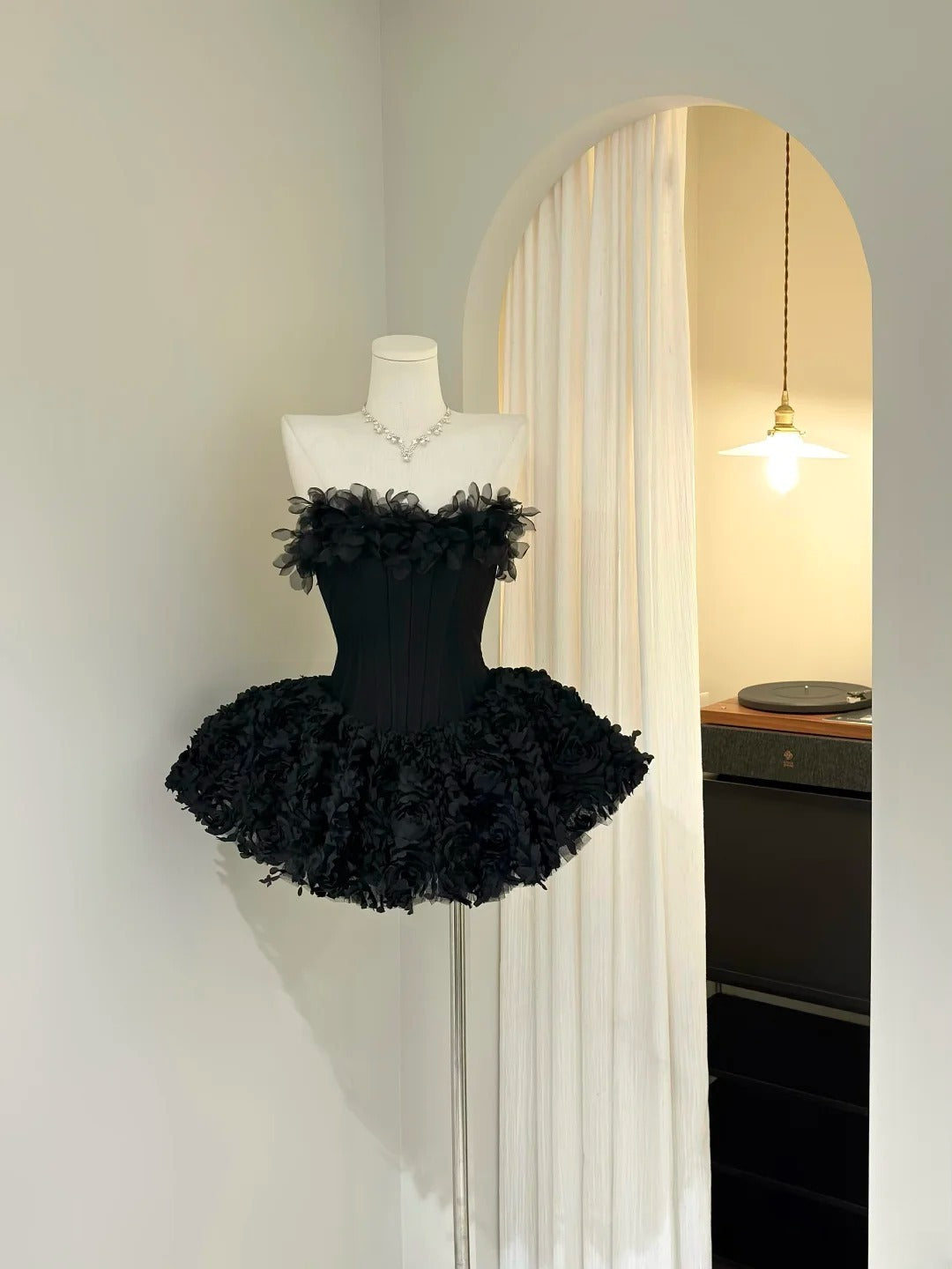 Chic Homecoming Dress Black Strapless Pleated Short Prom Dress Back to School Outfits Cocktail Dress  D5437