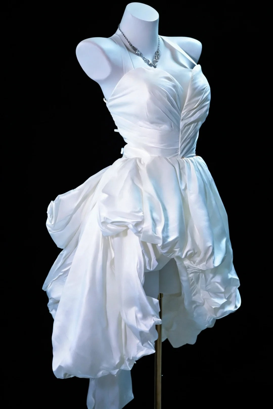 Stunning Homecoming Dress White Halter Pleated Short Prom Dress Back to School Outfits Party Dress  D5459