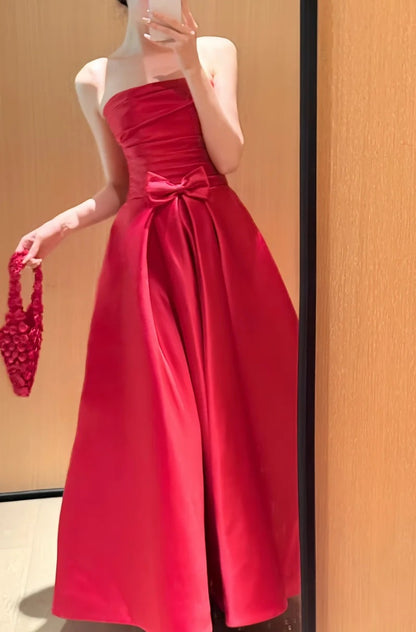 Charmantes Ballkleid aus Satin, A-Linie, trägerlos, plissiert, Galakleid, Abendkleid D5479