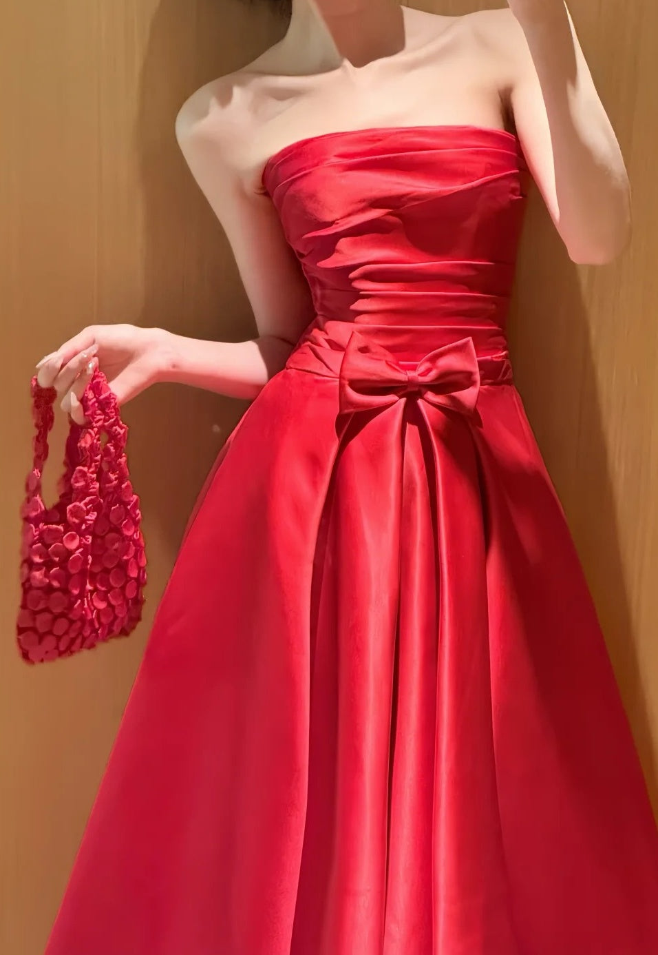 Charmantes Ballkleid aus Satin, A-Linie, trägerlos, plissiert, Galakleid, Abendkleid D5479