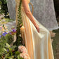 Ravissante robe de bal en satin jaune, coupe trapèze, encolure carrée, taille empire. Robe de gala, robe de soirée D5480