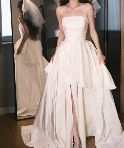 Elegantes Hochzeitskleid Weißes trägerloses Satinkettchen Hochzeitskleid D5489