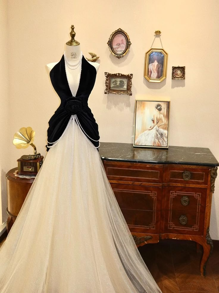 Retro Halter V Neck A-Line Tulle Long Formal Prom Dresses Evening Gowns, D1159