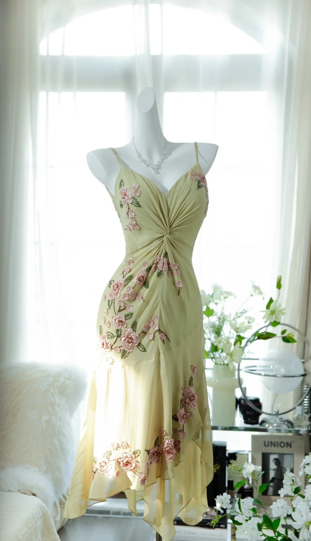 Stunning Homecoming Dress Spaghetti Strap Applique Backless Dress Back to School Outfits Party Dress  D6423