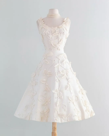Vintage White 3D Grapes Applique Design A-Line Short Homecoming Dress Party Dress D1669