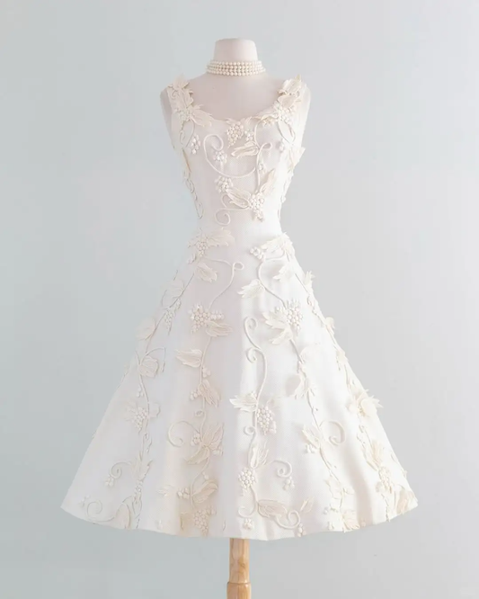 Vintage White 3D Grapes Applique Design A-Line Short Homecoming Dress Party Dress D1669