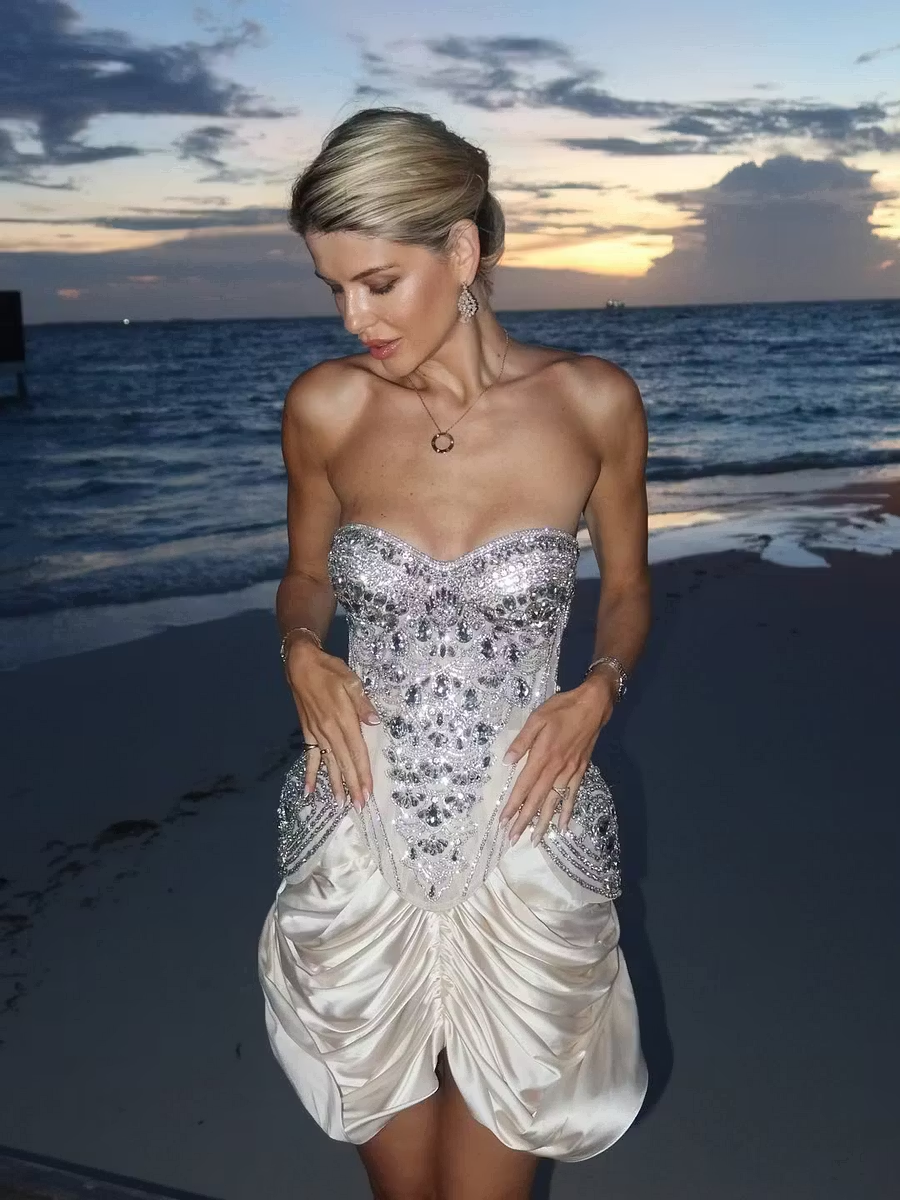 Romantic White Satin Strapless Sweetheart Short Prom Dress Homecoming Dress with Rhinstone D7975