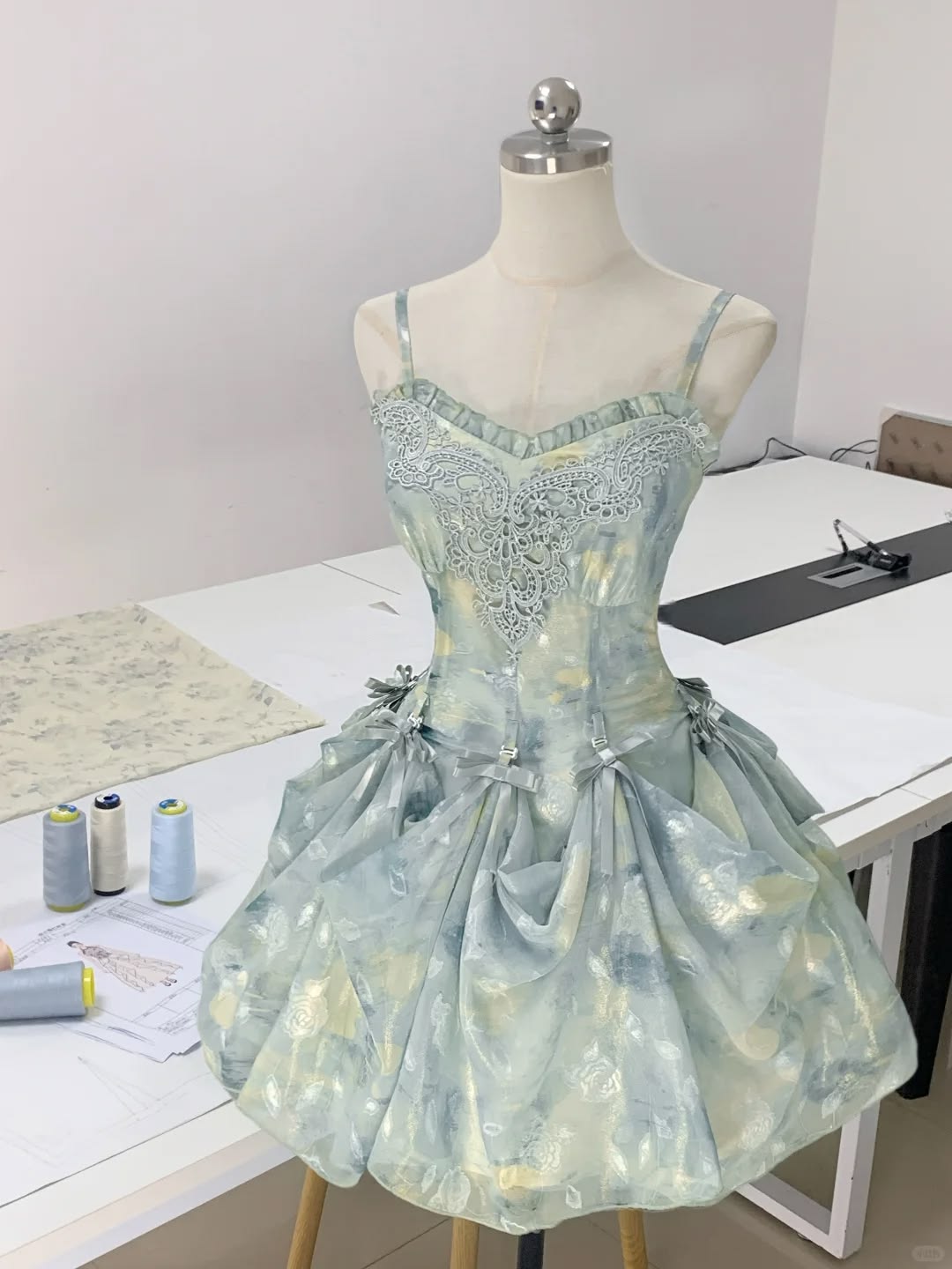 Stunning Homecoming Dress Spaghetti Strap Pleated Bowknot Applique A-Line Back to School Outfits Party Dress D7919