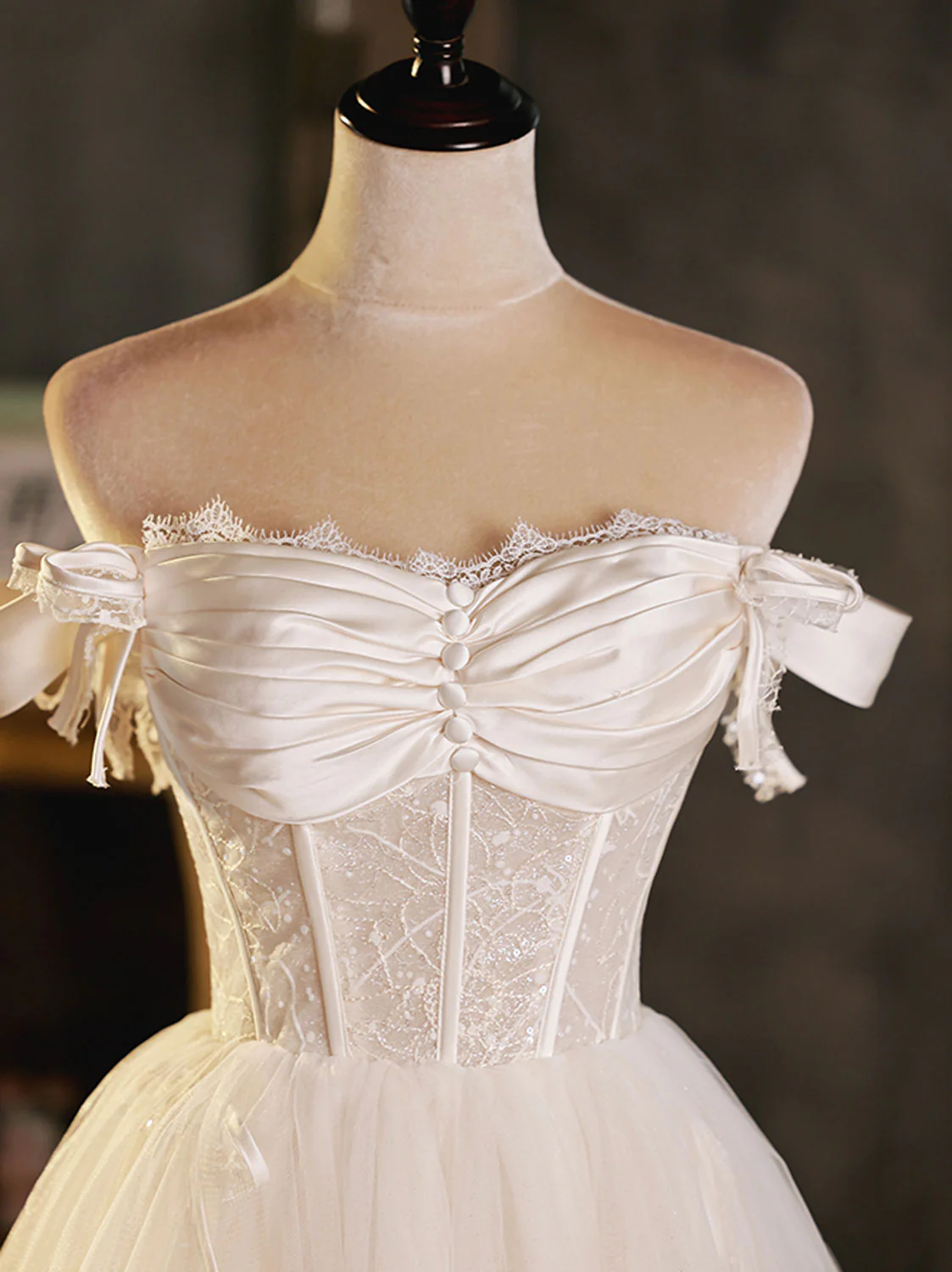 Vintage White Lace Off-the-shoulder Design A-line Tulle Party Dress Homecoming Dress D1552
