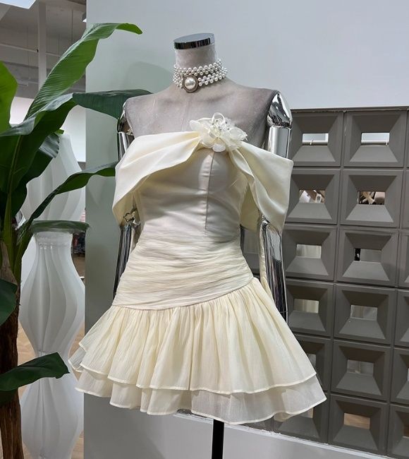 Beautiful Homecoming Dress Strapless Pleated Flower Back to School Outfits Party Dress D7286