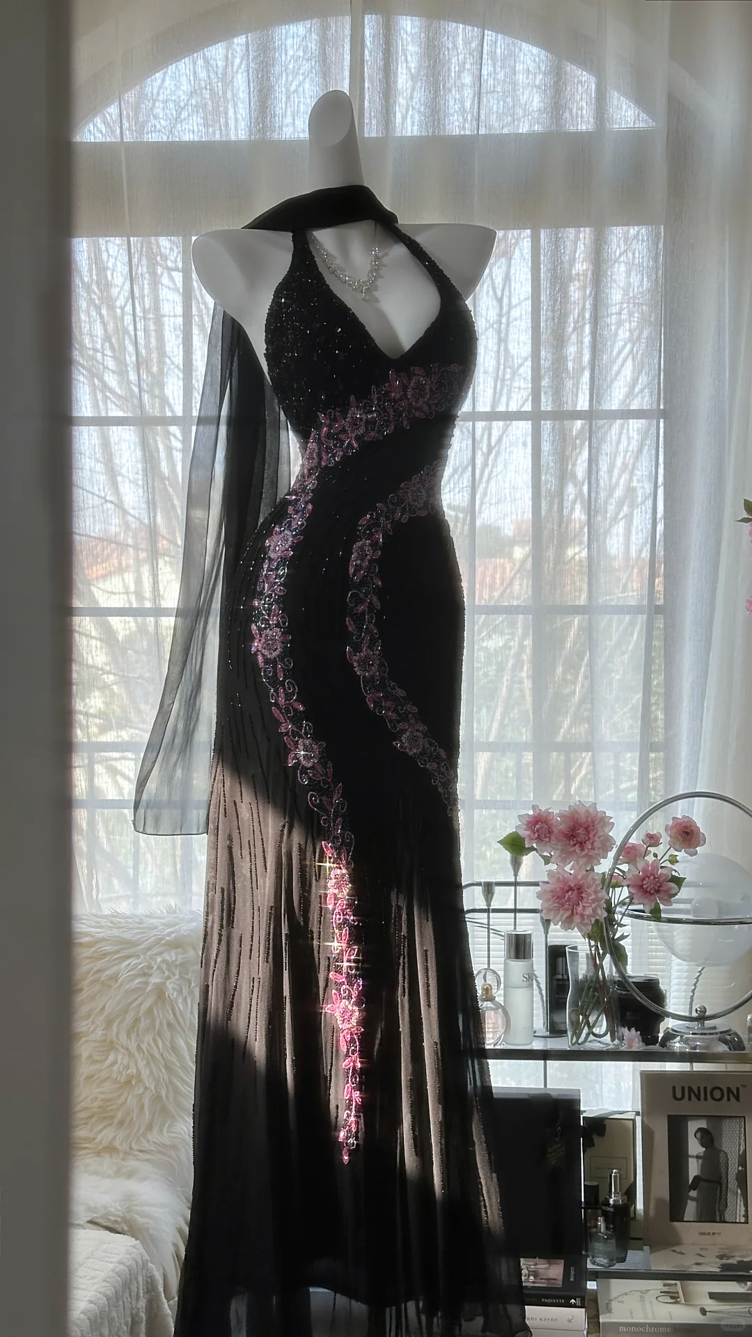 Retro Black V-neck Applique Design Romantic Chiffon Evening Dress Prom Dress  D1509