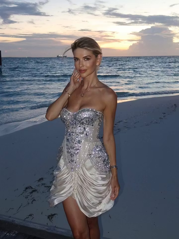 Romantic White Satin Strapless Sweetheart Short Prom Dress Homecoming Dress with Rhinstone D7975