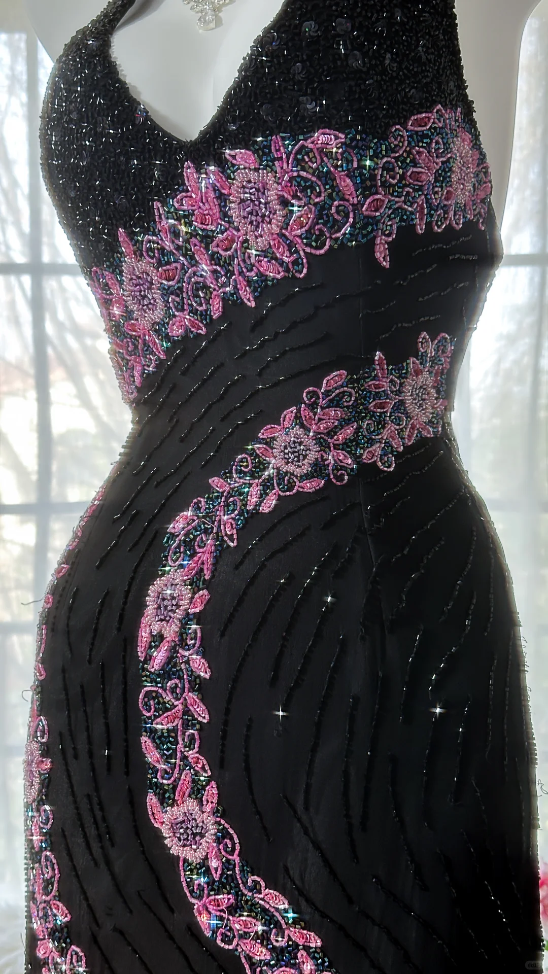 Retro Black V-neck Applique Design Romantic Chiffon Evening Dress Prom Dress  D1509