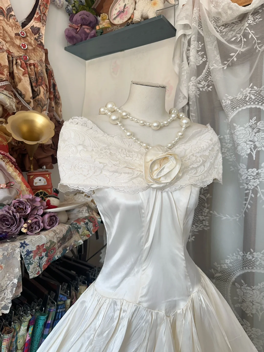 Vintage Ivory Off-the-shoulder Elegant A-Line Satin Long Evening Dress Prom Dresses D1673