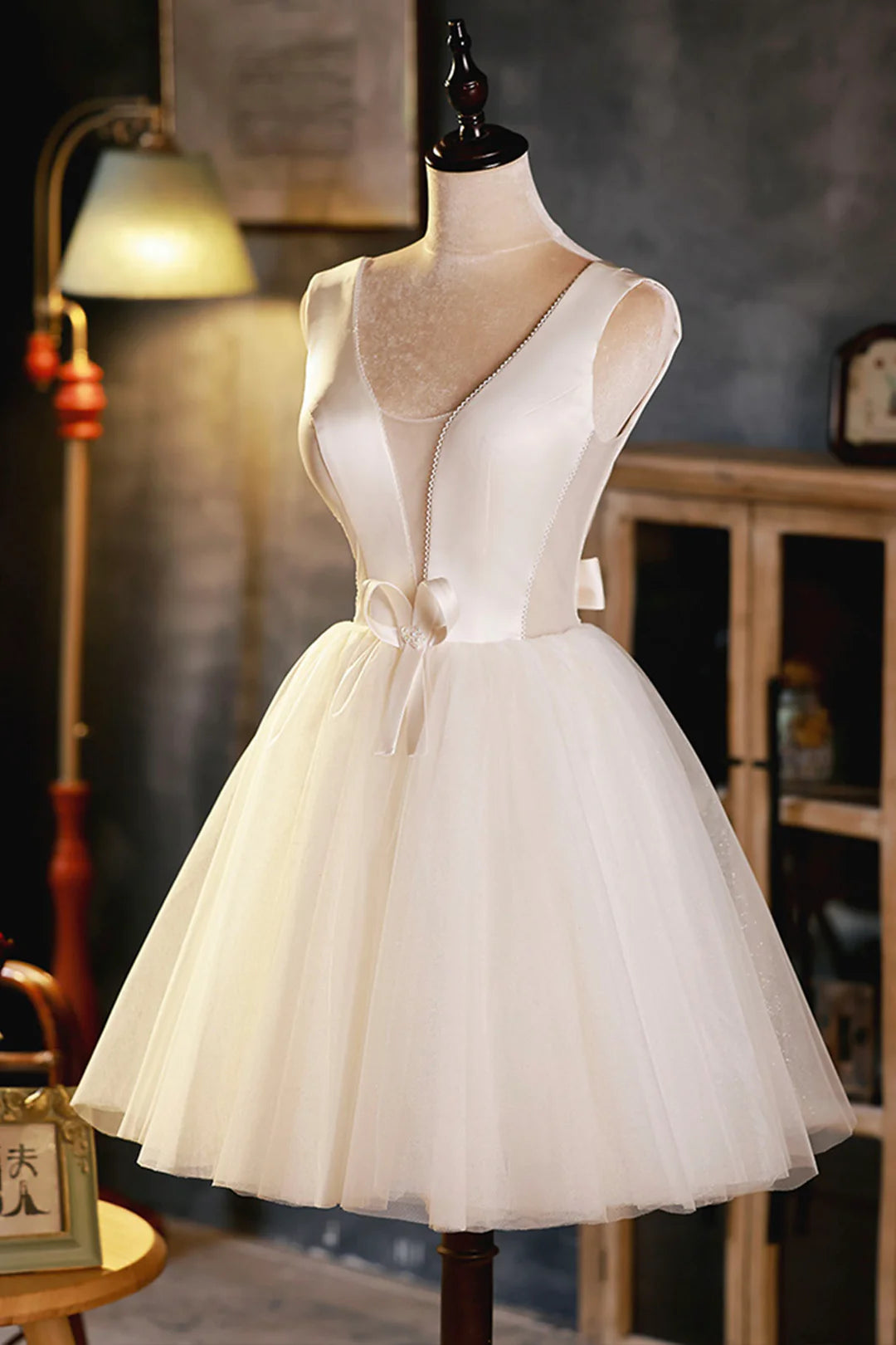 Elegant Homecoming Dress V-Neck Tulle Short Prom Dress Back to School Outfits Party Dress  D6093