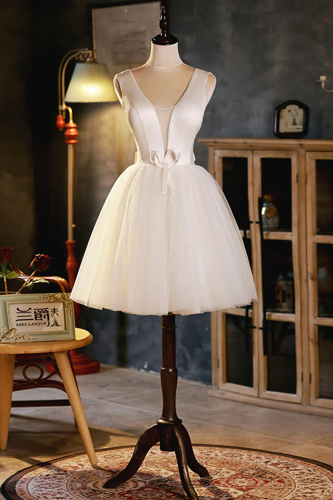 Elegant Homecoming Dress V-Neck Tulle Short Prom Dress Back to School Outfits Party Dress  D6093