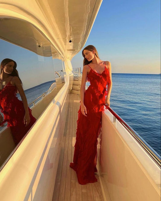 Robe de soirée longue rouge à bretelles spaghetti et volants, D119