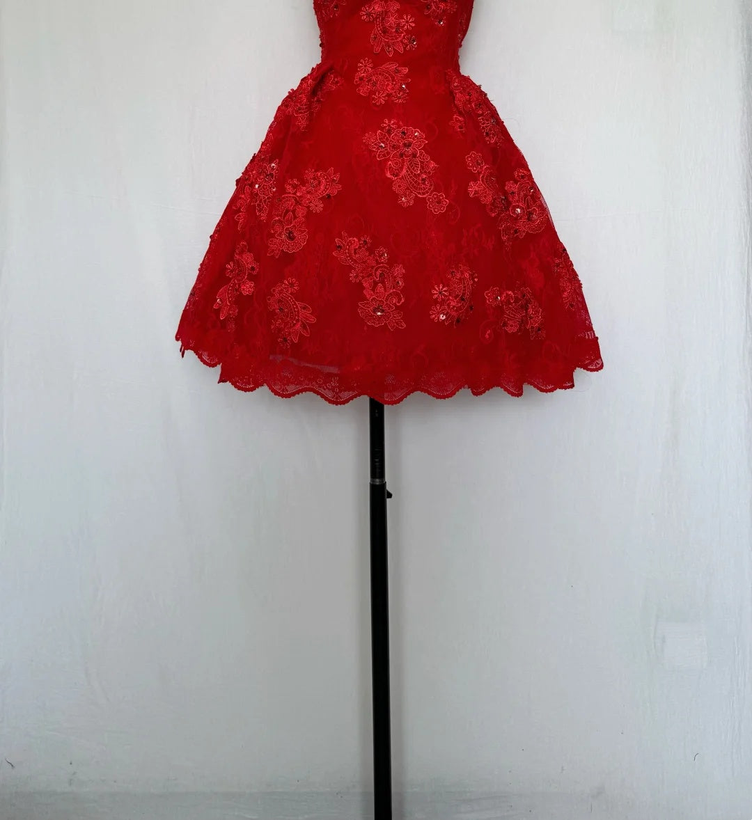 Vibrant Red Strapless Floral Lace Beaded Appliques A‑Line Short Homecoming Dress D7944