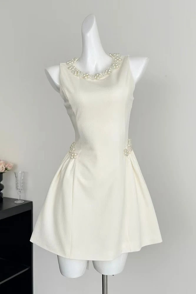 Chic Black Sleeveless Pearl Rhinestone Trim Round Neck And Waist A‑Line Short Homecoming Dress D7953