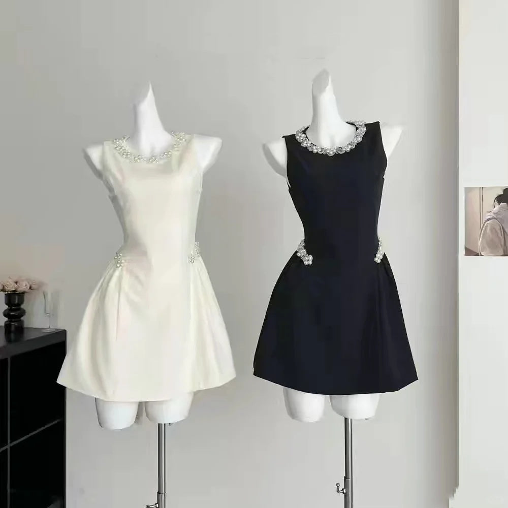 Chic Black Sleeveless Pearl Rhinestone Trim Round Neck And Waist A‑Line Short Homecoming Dress D7953
