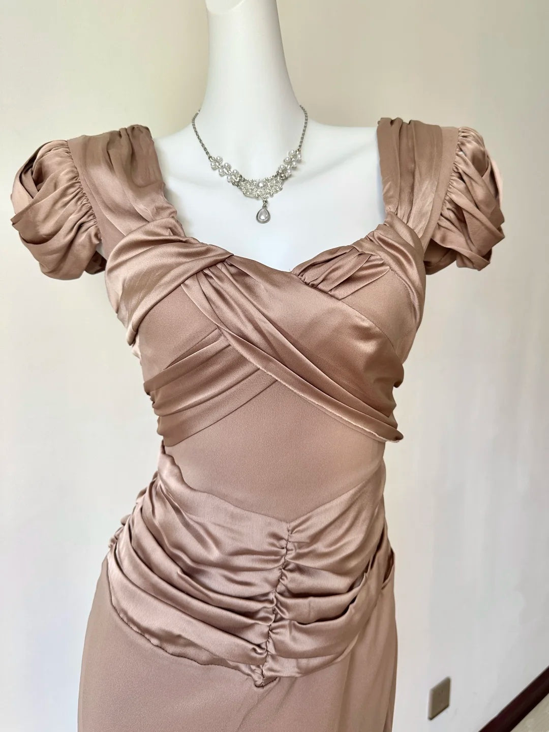 Luxe Champagne Taupe Satin Puff Short Sleeve Sweetheart Crisscross Ruched Bodycon Short Homecoming Dress D7954