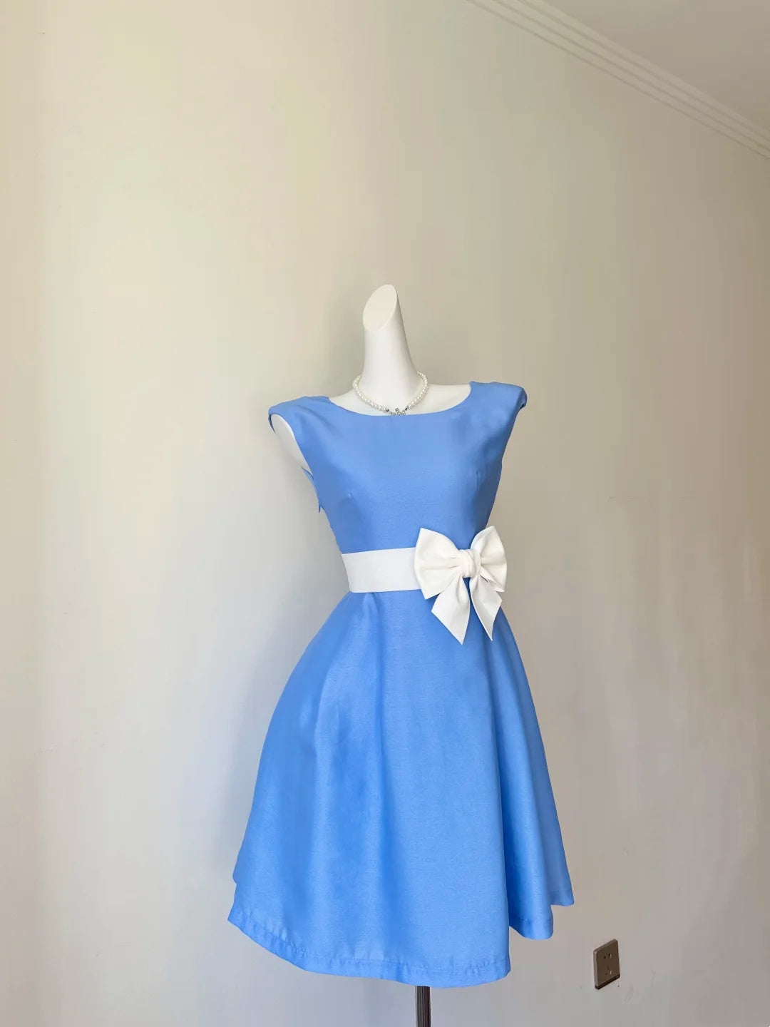 Dainty Sky Blue Cap Sleeve Boat Neck White Satin Bow Waist Lace Trim Sheer Mesh Back A‑Line Short Homecoming Dress D7956