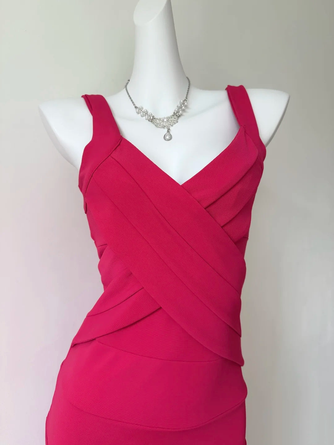 Vibrant Fuchsia Sleeveless V‑Neck Crisscross Wrap Bodice Bodycon Short Homecoming Dress D7958