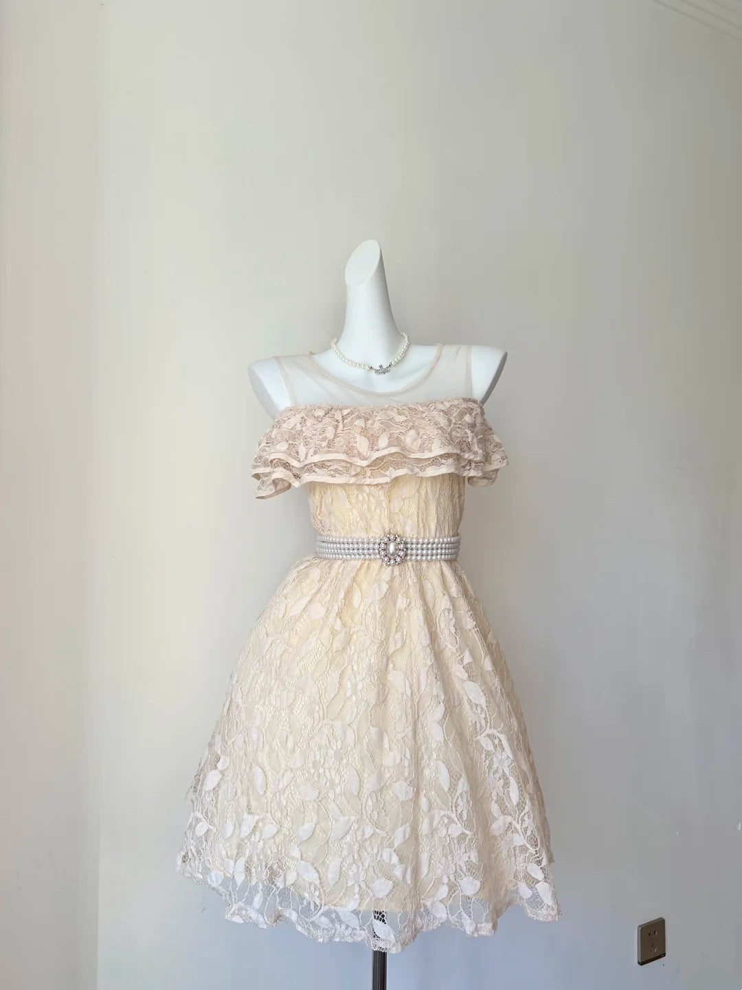 Romantic Champagne Round Neck Ruffled Floral Lace Pearl Rhinestone Sash A‑Line Short Homecoming Dress D7959