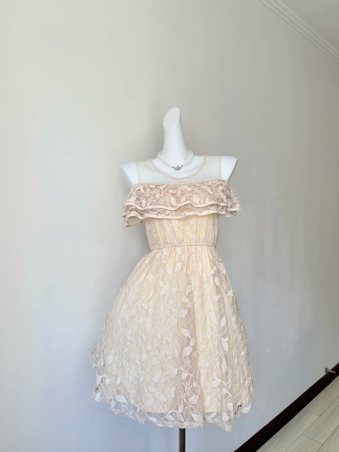 Romantic Champagne Round Neck Ruffled Floral Lace Pearl Rhinestone Sash A‑Line Short Homecoming Dress D7959