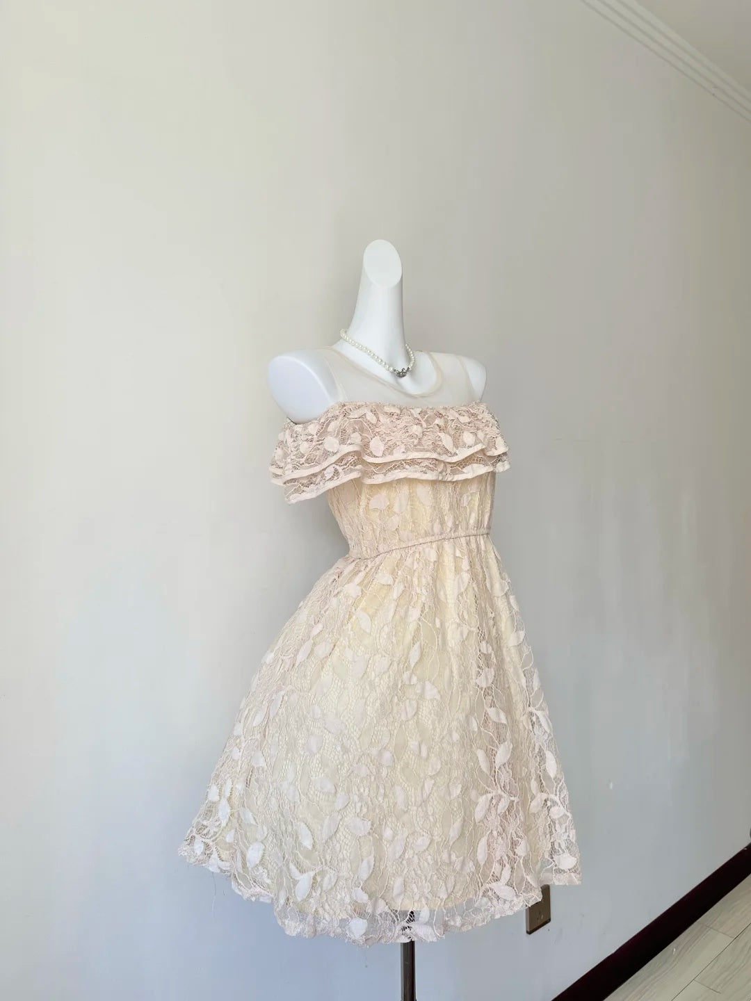 Romantic Champagne Round Neck Ruffled Floral Lace Pearl Rhinestone Sash A‑Line Short Homecoming Dress D7959