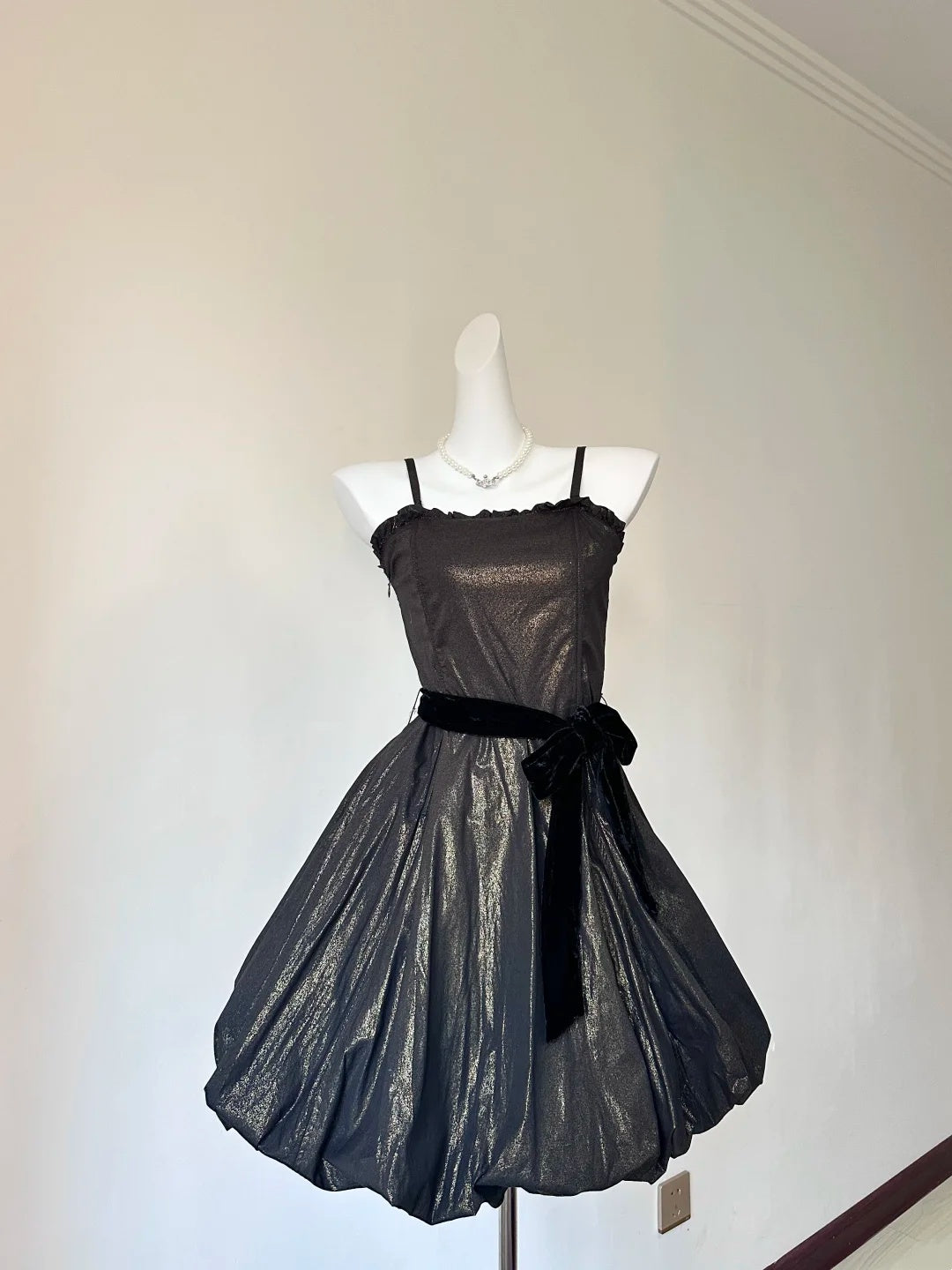 Dramatic Black Metallic Shimmer Spaghetti Strap Ruffled Trim A‑Line Short Homecoming Dress D7960