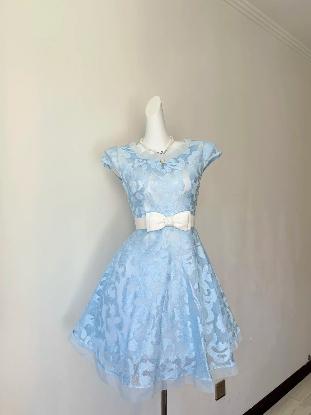 Dainty Sky Blue Floral Lace Cap Sleeve Round Neck White Satin Bow Sash A‑Line Short Homecoming Dress D7961
