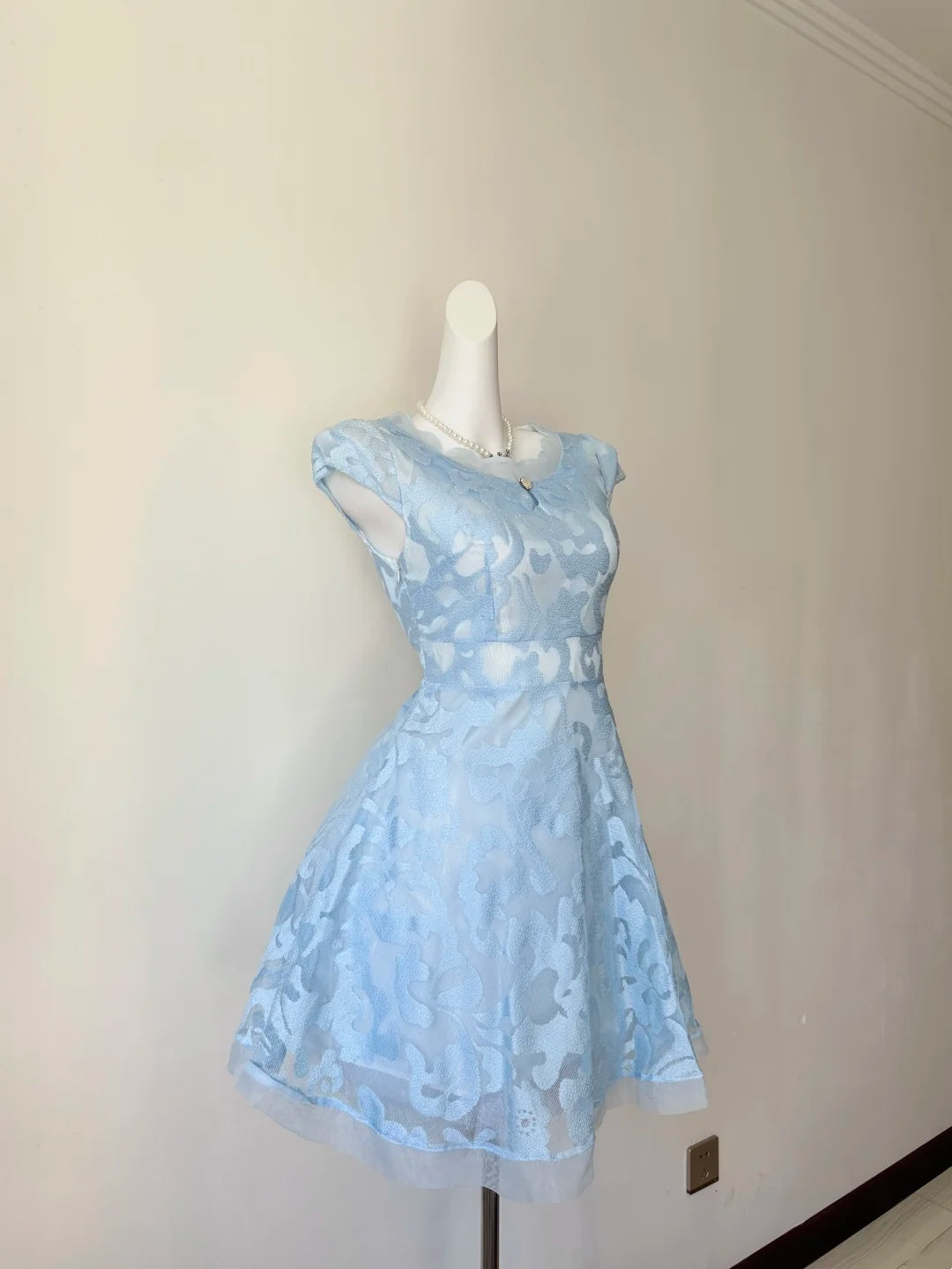 Dainty Sky Blue Floral Lace Cap Sleeve Round Neck White Satin Bow Sash A‑Line Short Homecoming Dress D7961