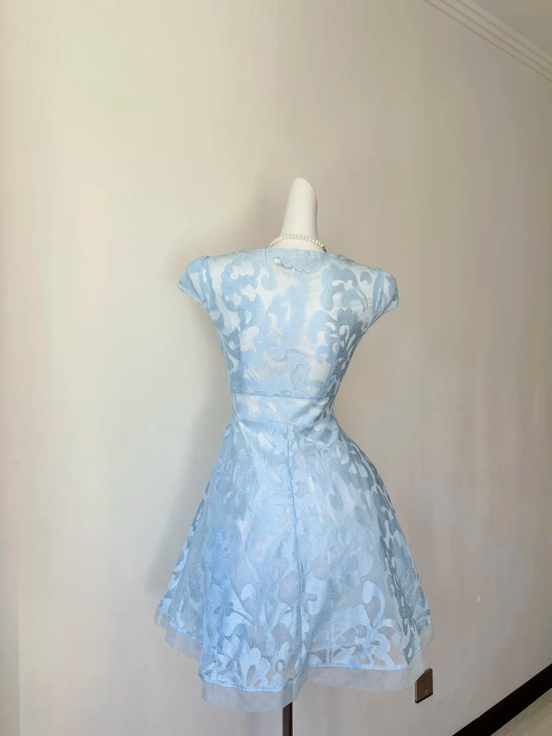 Dainty Sky Blue Floral Lace Cap Sleeve Round Neck White Satin Bow Sash A‑Line Short Homecoming Dress D7961