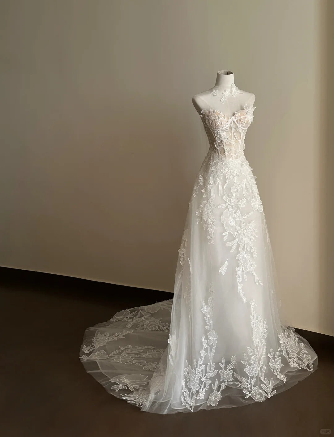 Romantic White Tulle Wedding Dress Sweetheart A-Line Floral Appliques Garden Wedding Dress L105