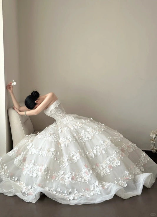 Classy White Tulle Wedding Dress Strapless Ball Gown Lace Floral Appliques Garden Wedding Dress L106