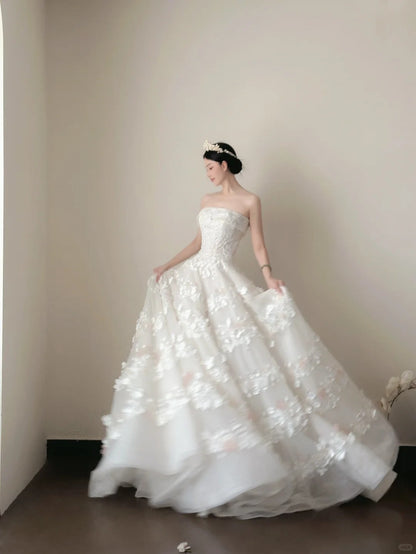 Classy White Tulle Wedding Dress Strapless Ball Gown Lace Floral Appliques Garden Wedding Dress L106