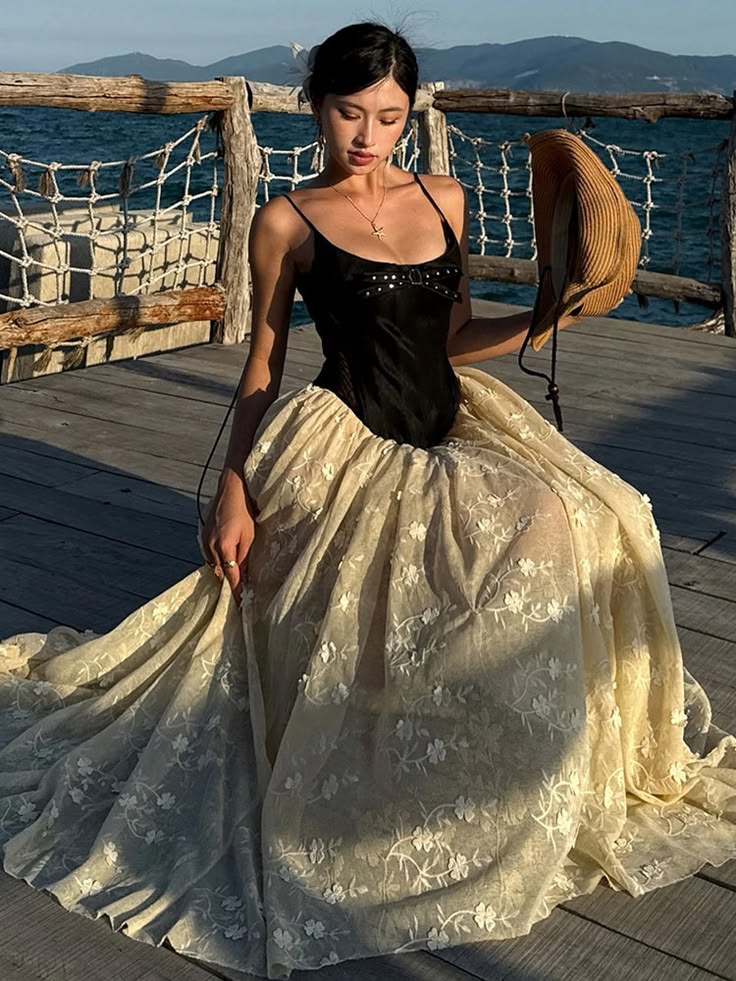 Delicate Black And Yellow A-Line Spaghetti Strap Bow Lace Flowers Tulle Dress Prom Evening Dress L112